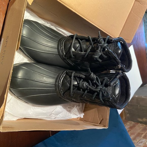 Sperry - Women's 'Saltwater - Quilted' Duck Boot - Picture 2 of 4